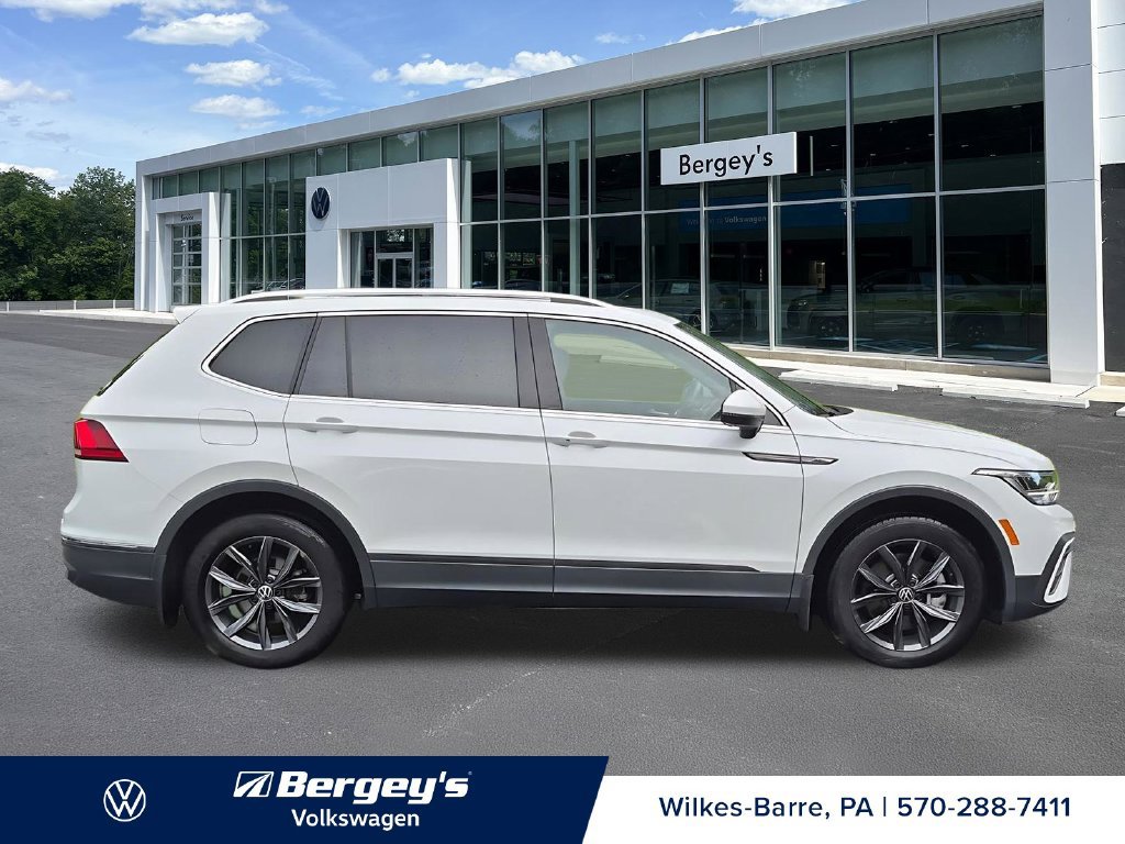Certified 2023 Volkswagen Tiguan SE w/ Panoramic Sunroof Package FWD image 5