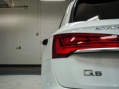 Used 2023 Audi Q5 2.0T Premium w/ Convenience Package AWD/4WD image 38