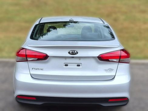 Used 2017 Kia Forte LX w/ LX Popular Package FWD image 5