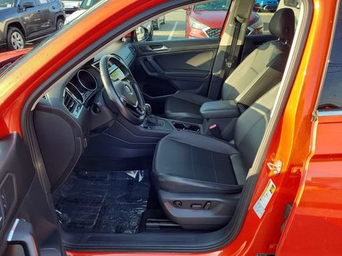 Used 2019 Volkswagen Tiguan SE w/ Panoramic Sunroof Package FWD image 17