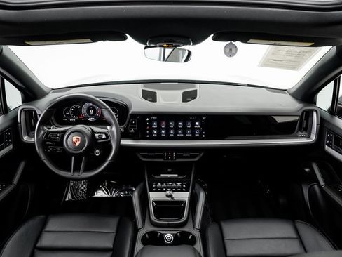 Used 2024 Porsche Cayenne image 20