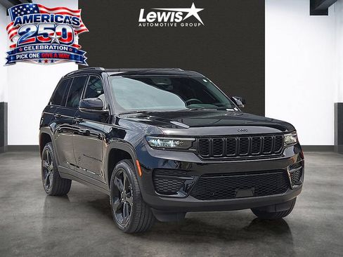 Used 2024 Jeep Grand Cherokee Altitude AWD/4WD image 6