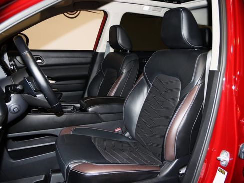 Used 2022 Nissan Pathfinder Platinum w/ Cargo Package image 37