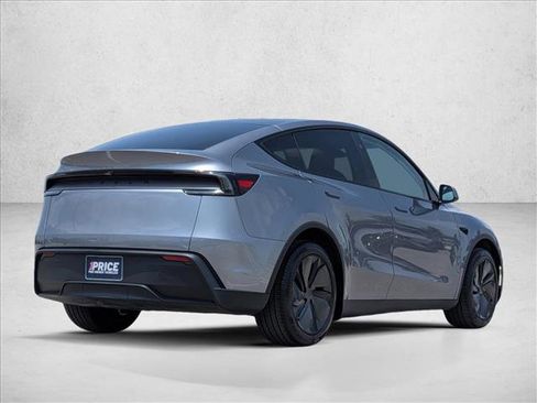 Used 2026 Tesla Model Y 2WD image 5