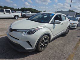 Used 2018 Toyota C-HR XLE FWD image 1