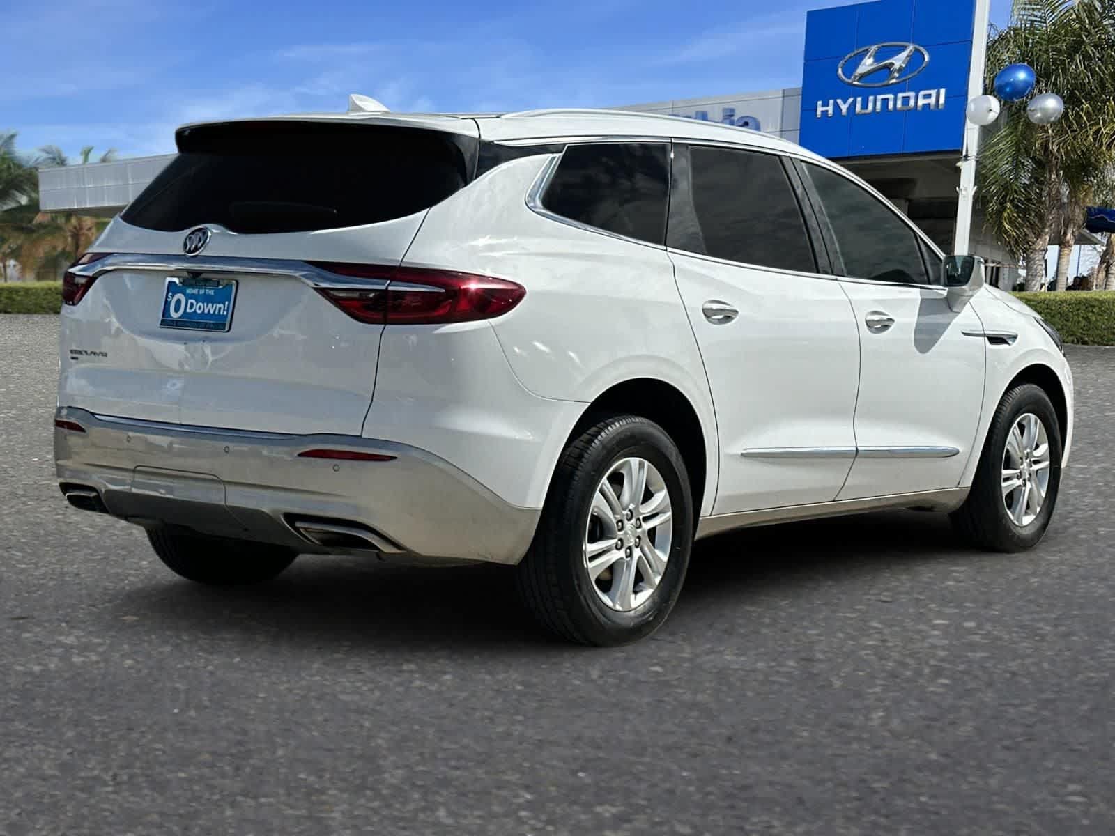 Used 2020 Buick Enclave Essence w/ Sound and Sites Package AWD/4WD image 3