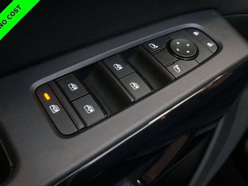 Used 2025 Nissan Pathfinder SV w/ SV Premium Package image 28