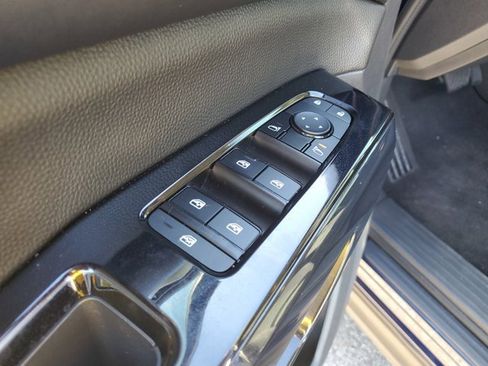 Used 2022 Nissan Pathfinder S image 26