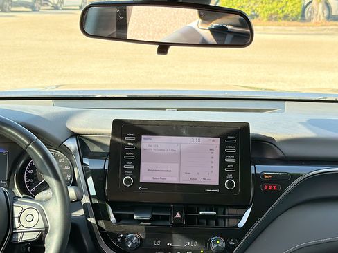 Used 2024 Toyota Camry SE image 18