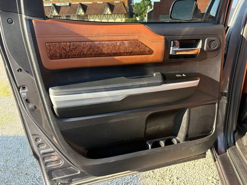 Used 2019 Toyota Tundra 4x4 CrewMax image 11