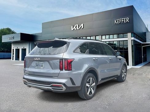 Certified 2023 Kia Sorento S w/ Panoramic Sunroof Package FWD image 8