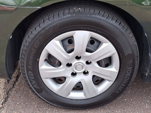 Used 2011 Toyota Camry LE image 10