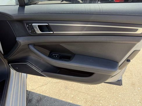 Used 2023 Porsche Panamera image 14