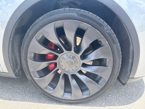 Used 2024 Tesla Model Y Performance AWD/4WD image 4