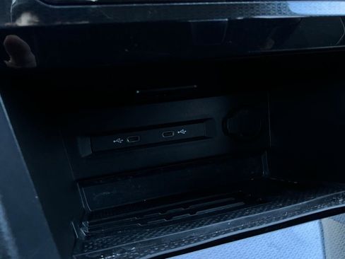 Used 2025 Volkswagen Taos SE image 26