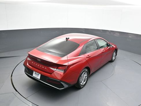 Certified 2024 Hyundai Elantra SE FWD image 37