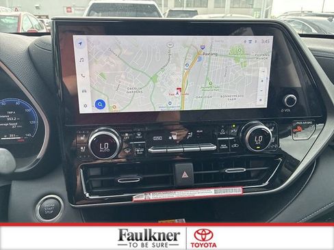 Used 2025 Toyota Highlander Limited AWD/4WD image 28
