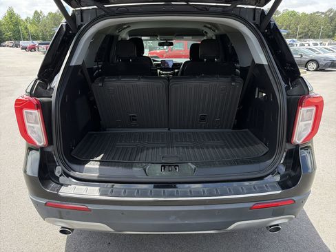 Used 2022 Ford Explorer Limited w/ Equipment Group 301A RWD image 30