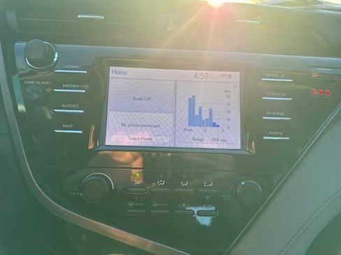 Used 2019 Toyota Camry LE image 14