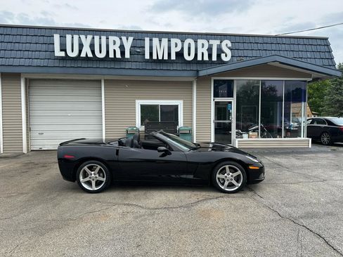 Used 2013 Chevrolet Corvette Convertible RWD image 3