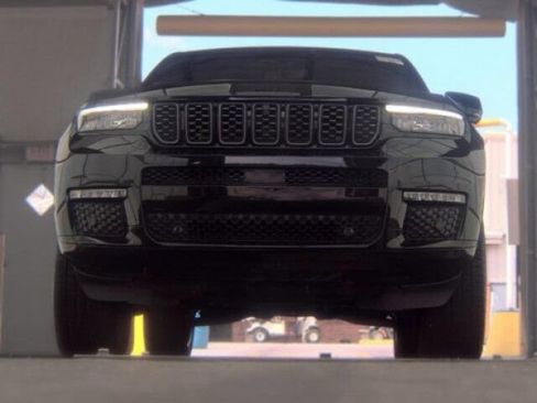 Used 2025 Jeep Grand Cherokee L Summit w/ Obsidian Package AWD/4WD image 3