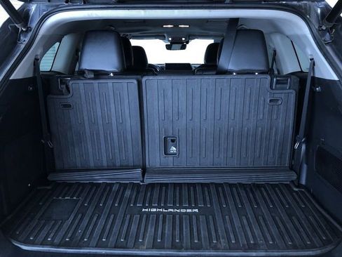 Used 2021 Toyota Highlander Limited image 30