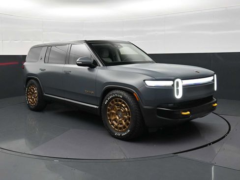 Used 2025 Rivian R1S Premium AWD/4WD image 28