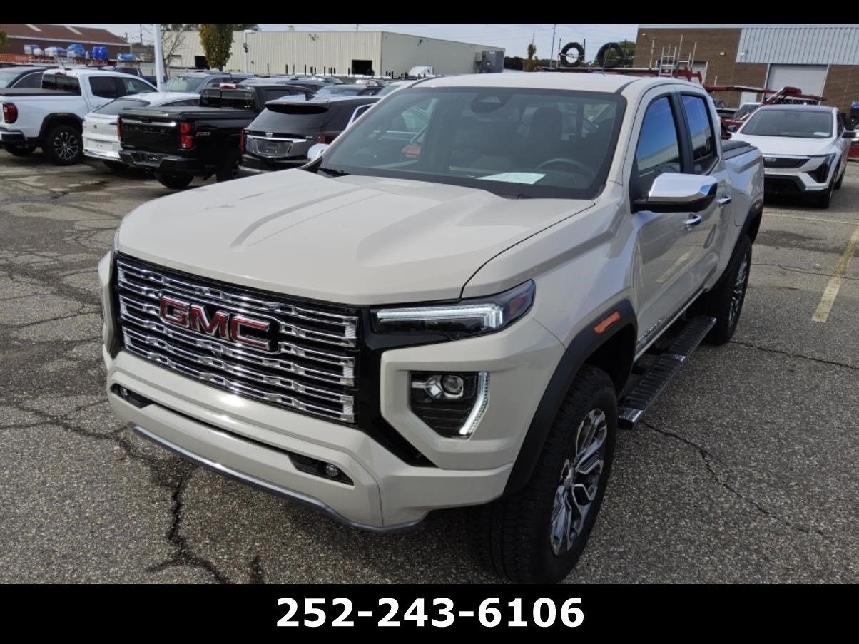 Used 2026 GMC Canyon Denali AWD/4WD image 3