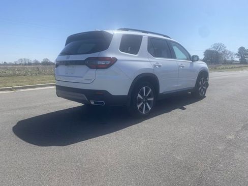 Used 2023 Honda Pilot Touring image 5