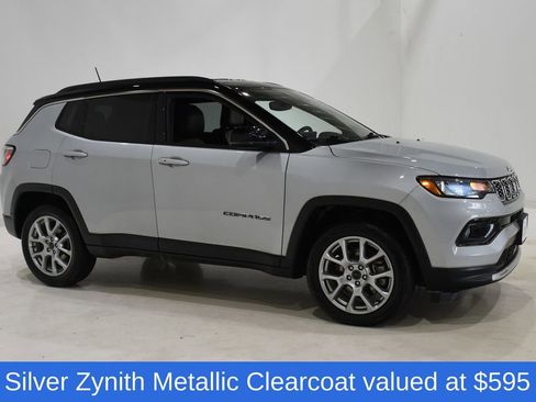 Used 2025 Jeep Compass Limited image 3