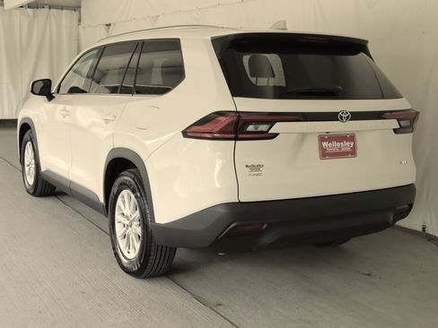 Used 2024 Toyota Grand Highlander AWD image 25