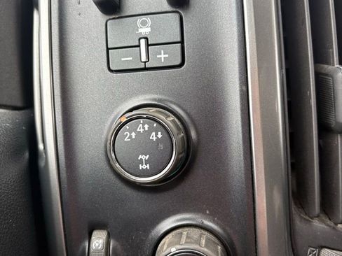 Used 2015 Chevrolet Silverado 2500 LTZ AWD/4WD image 17