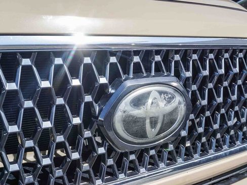 Used 2019 Toyota Tacoma TRD Off-Road w/ Technology Package image 11