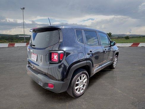 Used 2023 Jeep Renegade Latitude AWD/4WD image 3