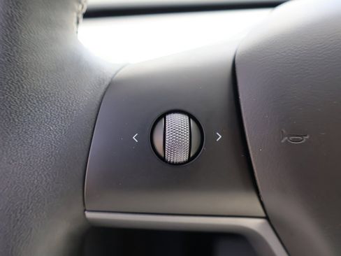 Used 2024 Tesla Model Y Long Range image 40