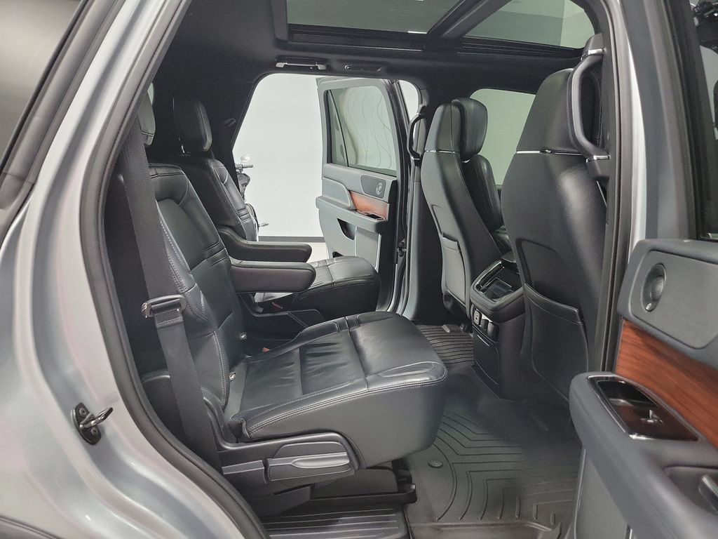 Used 2022 Lincoln Navigator Reserve AWD/4WD image 19