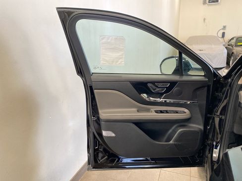 New 2025 Lincoln Corsair AWD w/ Equipment Group 101A image 14