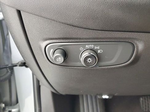 Used 2023 Chevrolet Equinox LT FWD image 33