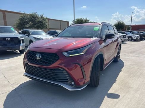Used 2022 Toyota Highlander XSE FWD image 8