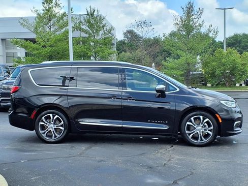 New 2025 Chrysler Pacifica Pinnacle w/ Trailer Tow Group image 8