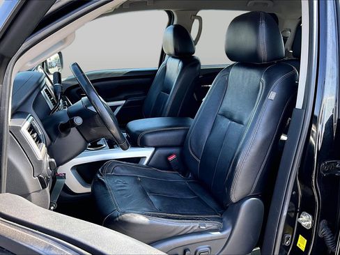 Used 2021 Nissan Titan SV w/ SV Convenience Package image 24