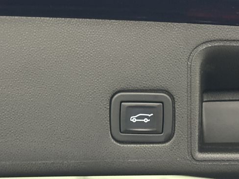 Used 2022 GMC Terrain SLT w/ LPO, Floor Liner Package AWD/4WD image 14