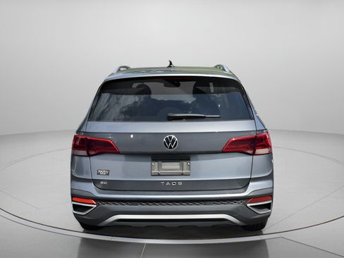 Used 2023 Volkswagen Taos SE w/ Panoramic Sunroof Package FWD image 4