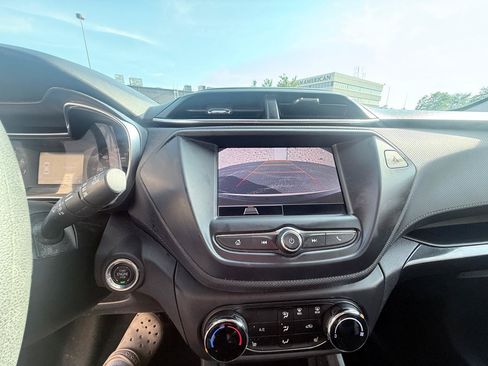 Used 2023 Chevrolet TrailBlazer LT FWD image 16