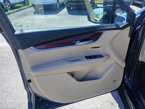 Used 2017 Cadillac XT5 Luxury w/ Driver Awareness Package AWD/4WD image 12