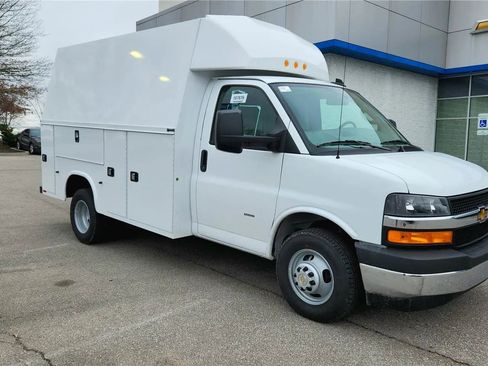 New 2025 Chevrolet Express 3500 w/ Power Convenience Package RWD image 7
