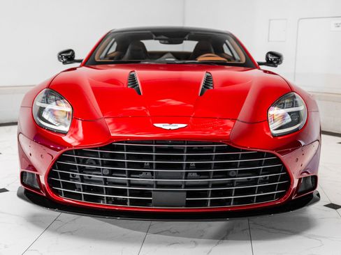 Used 2025 Aston Martin Vanquish image 7