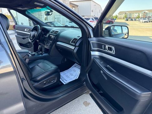 Used 2016 Ford Explorer XLT w/ Equipment Group 202A AWD/4WD image 33