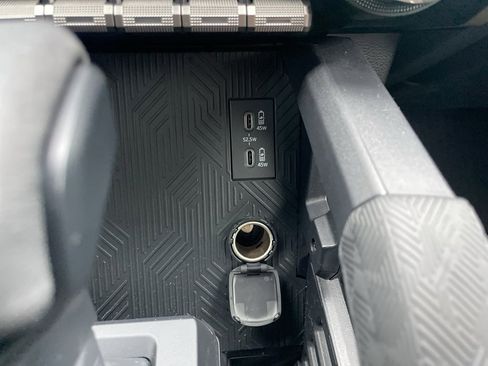 Used 2025 Toyota Tacoma TRD Sport image 33