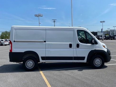 Used 2025 RAM ProMaster 2500 w/ Convenience Group FWD image 6